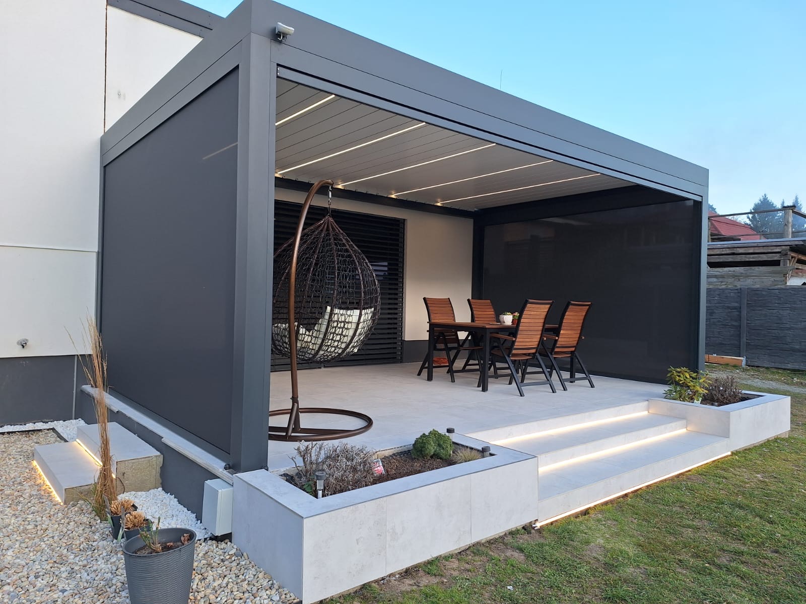 Bioklimatická pergola: Užite si terasu za každého počasia a predĺžte si letnú sezónu